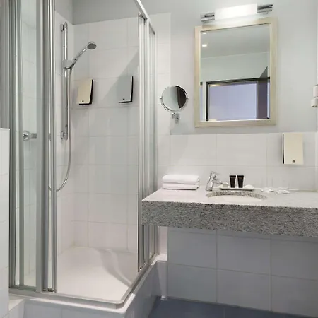 Ramada By Wyndham Frankfurt Centre 4* פרנקפורט