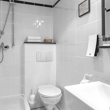 Ramada By Wyndham Frankfurt Centre ホテル 4*