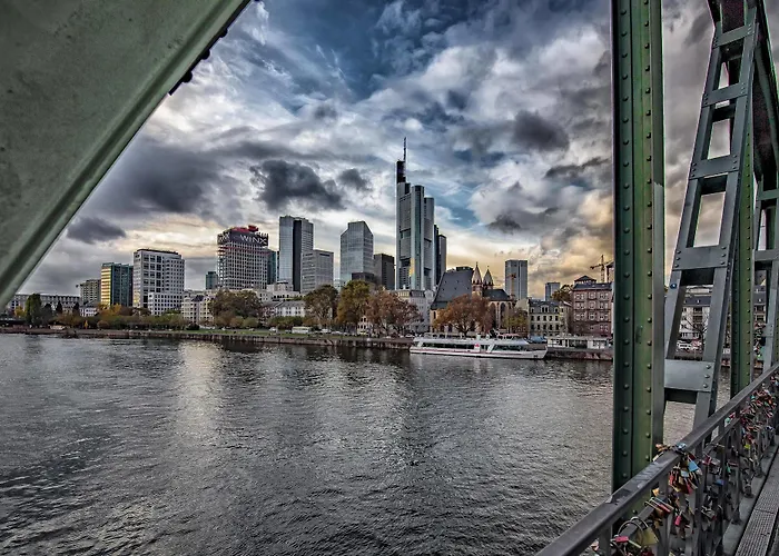 Ramada By Wyndham Frankfurt Centre Szálloda 4*