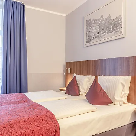 Hotel Ramada By Wyndham Frankfurt Centre 4*