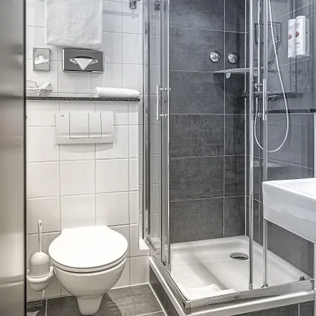 Ramada By Wyndham Frankfurt Centre Otel 4*