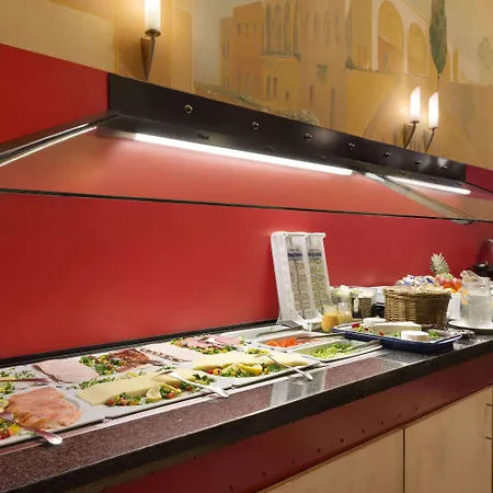 Ramada By Wyndham Frankfurt Centre Otel 4*