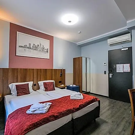 Ramada By Wyndham Frankfurt Centre Hotel 4*