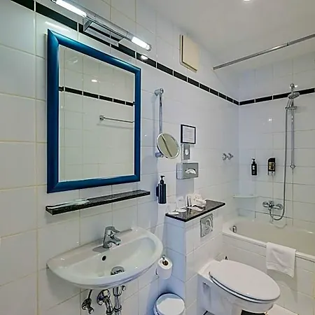 Ramada By Wyndham Frankfurt Centre Hotel 4*