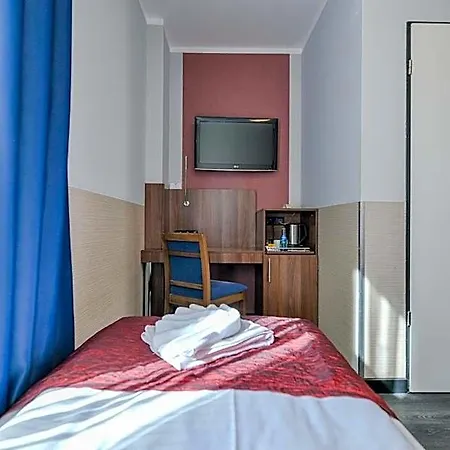 Hotel Ramada By Wyndham Frankfurt Centre 4*