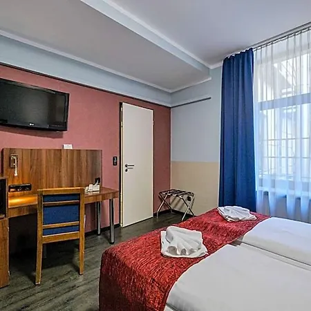 Hotel Ramada By Wyndham Frankfurt Centre 4*
