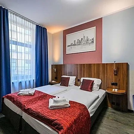 Hotel Ramada By Wyndham Frankfurt Centre 4*