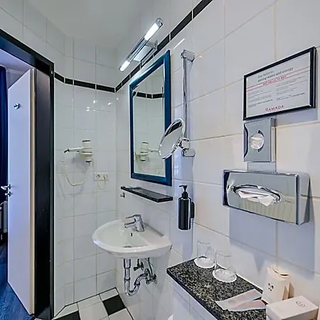 Ramada By Wyndham Frankfurt Centre Hotel 4*