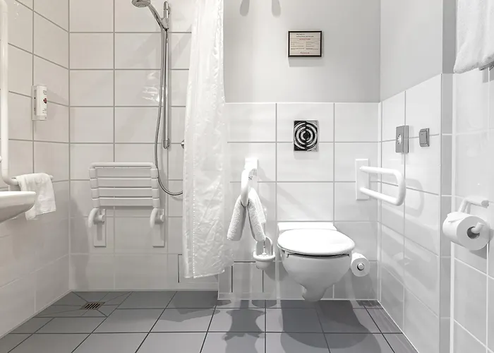 Hotel Ramada By Wyndham Frankfurt Centre 4*