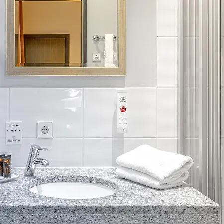 Ramada By Wyndham Frankfurt Centre Отель