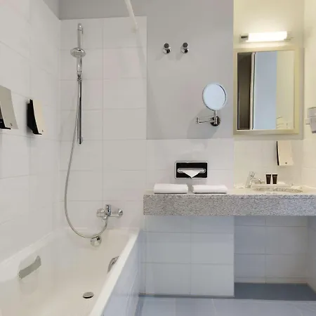 Отель Ramada By Wyndham Frankfurt Centre