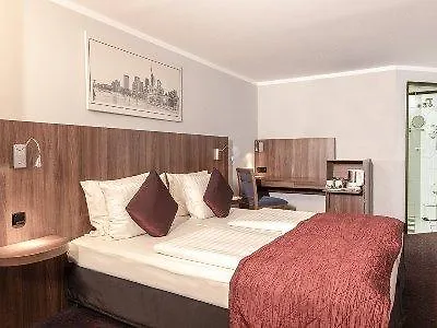 Ramada By Wyndham Frankfurt Centre Отель 4*