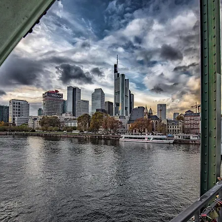 Ramada By Wyndham Frankfurt Centre Отель 4*