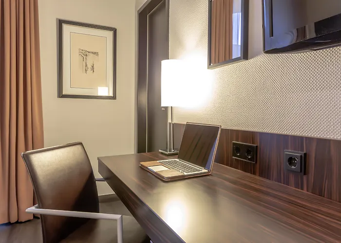 Ramada By Wyndham Frankfurt Centre Otel 4*